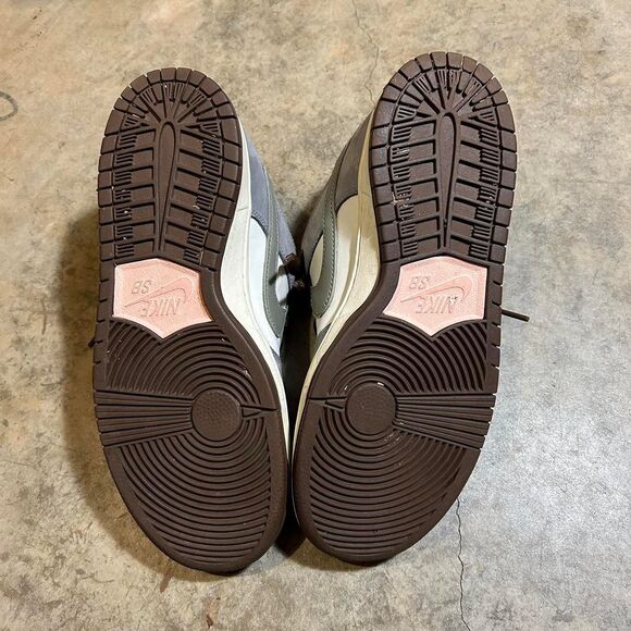 Nike Men\'s Grey and Brown Trainers main image 2